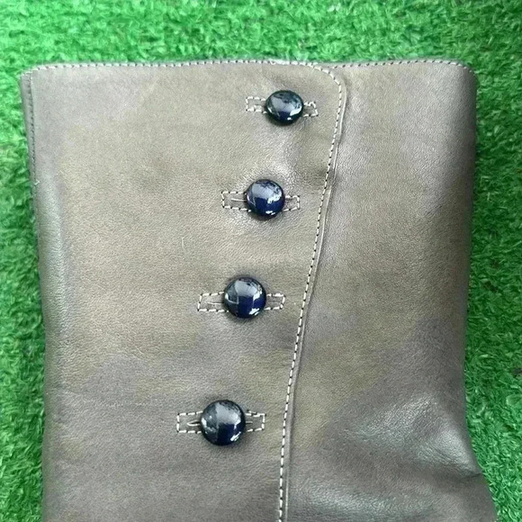 John Fluevog reserved - Picture 8 of 8